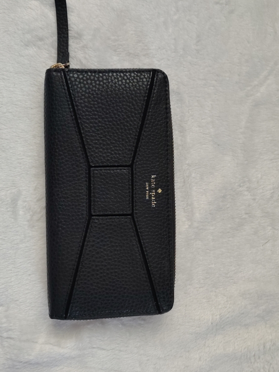 kate spade Handbags - Kate Spade Black Pebbled Leather Zip Wristlet